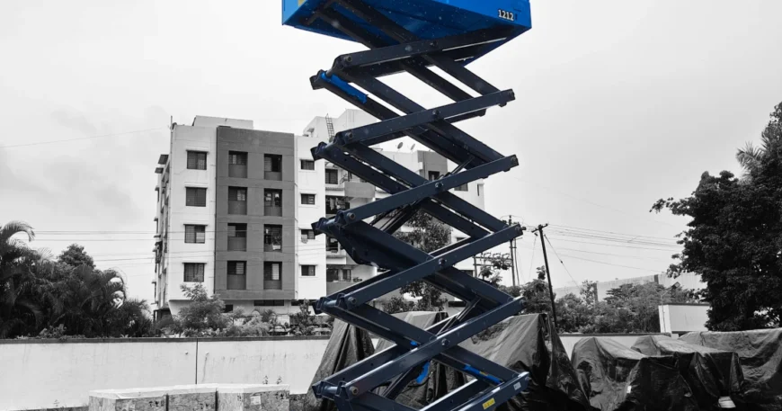 Self Propelled scissor lifts in Gujarat